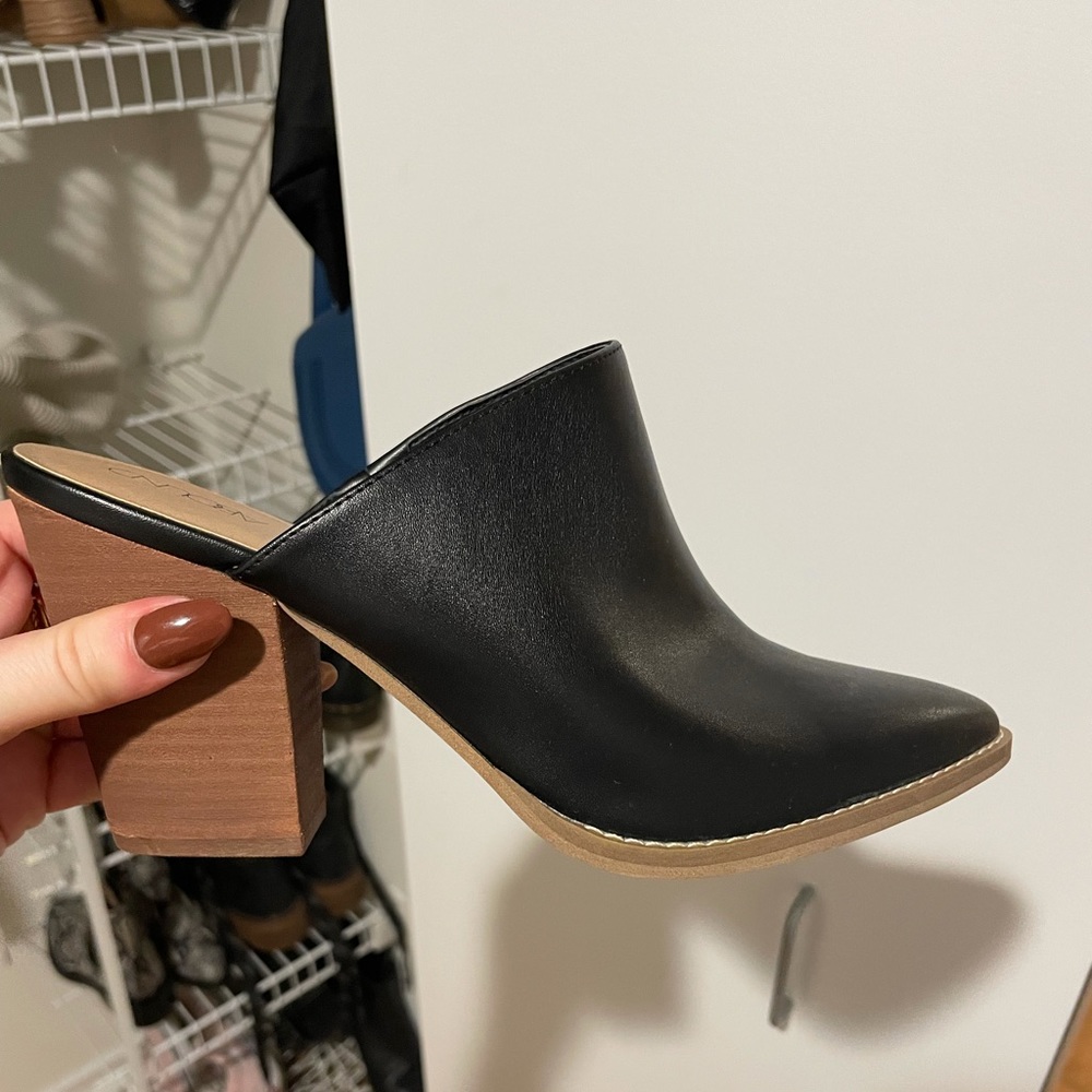 7.5 booties - Picture 2 of 2